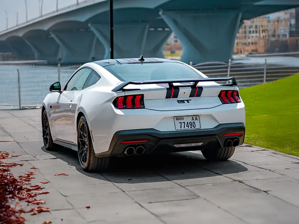 Why Choosing a Luxury Car Rental is Smarter Than a Taxi in Dubai