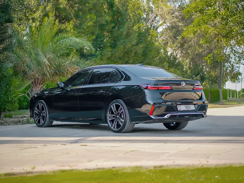 10 Expert Tips for a Hassle-Free Luxury Car Rental in Dubai