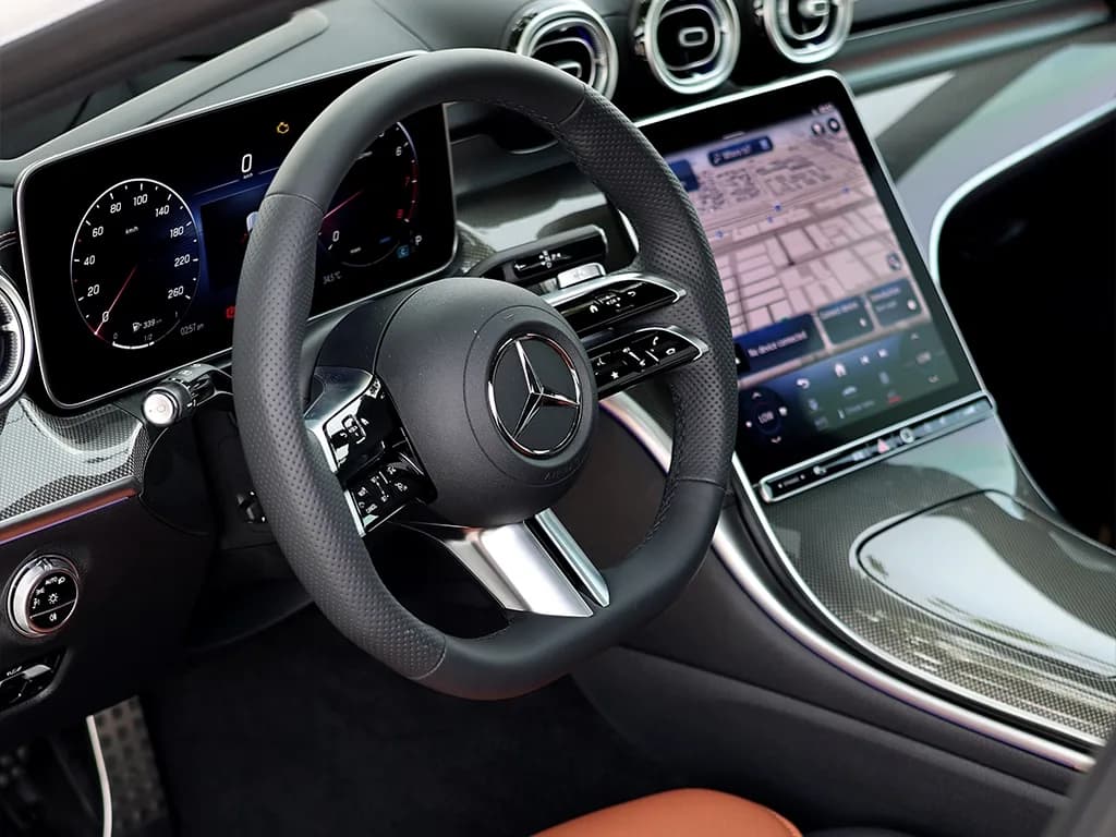 Mercedes Benz C200 2024 view 5