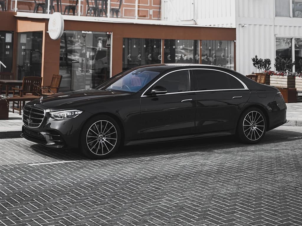 Mercedes Benz S500 view 3