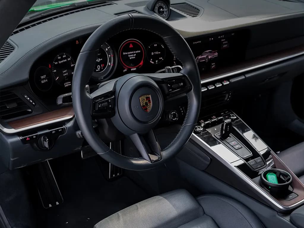Porsche 911 Turbo view 5
