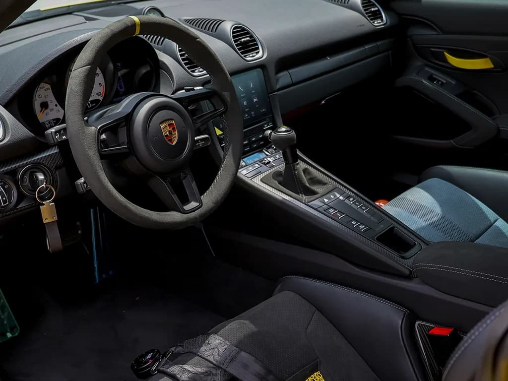 Porsche GT4 RS view 5