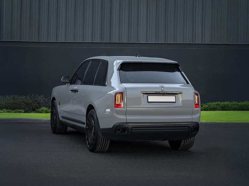 Rolls Royce Cullinan Black Badge view 3