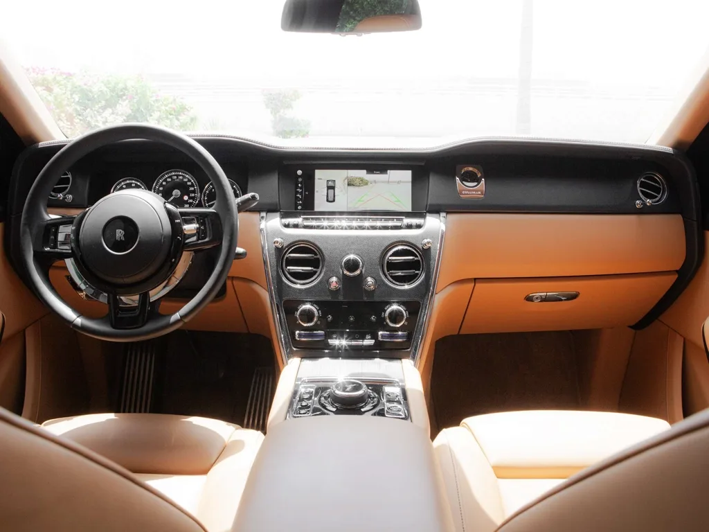 Rolls Royce Cullinan view 4
