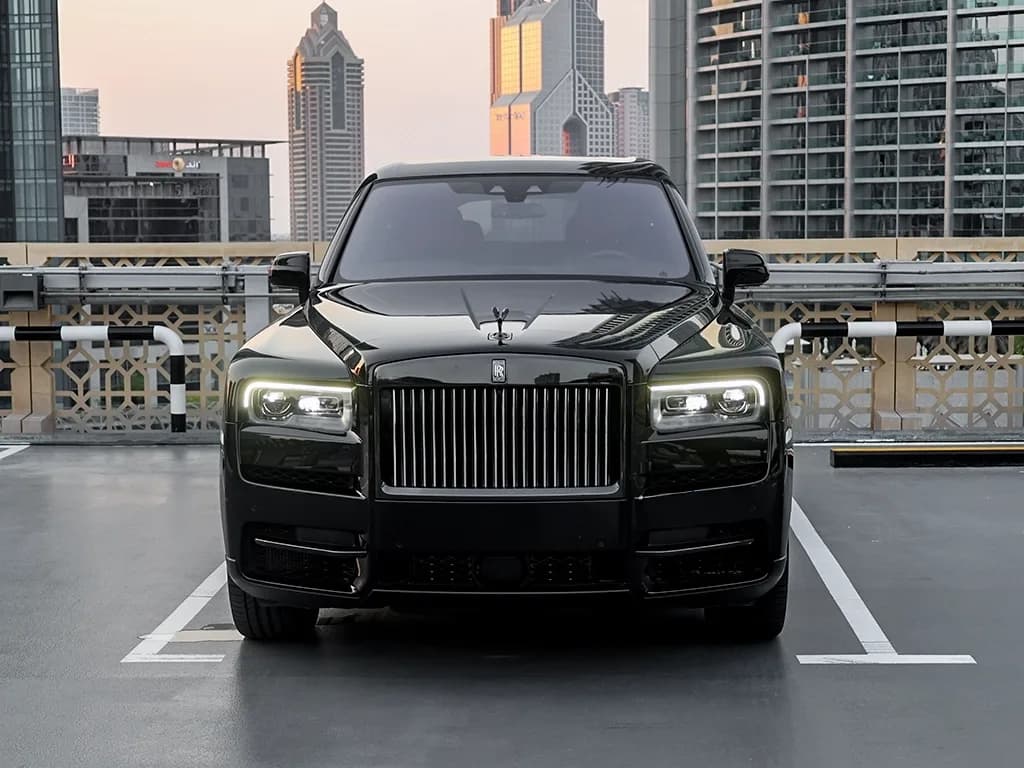 Rolls Royce Cullinan Black Badge Black view 2