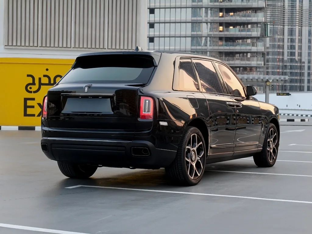 Rolls Royce Cullinan Black Badge Black view 3